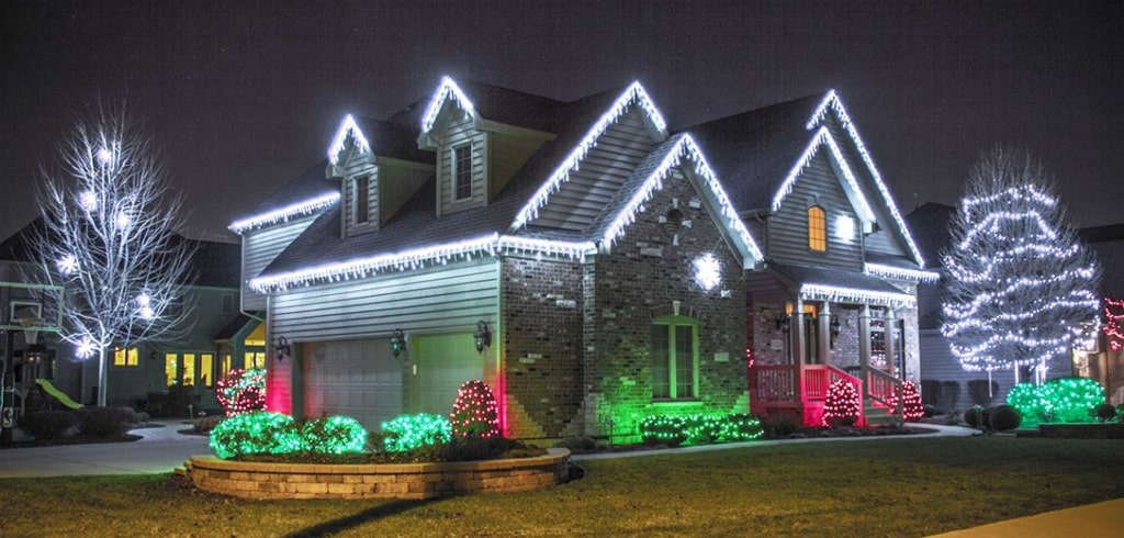 Tips on Hanging Xmas Lights - Bell Roofing